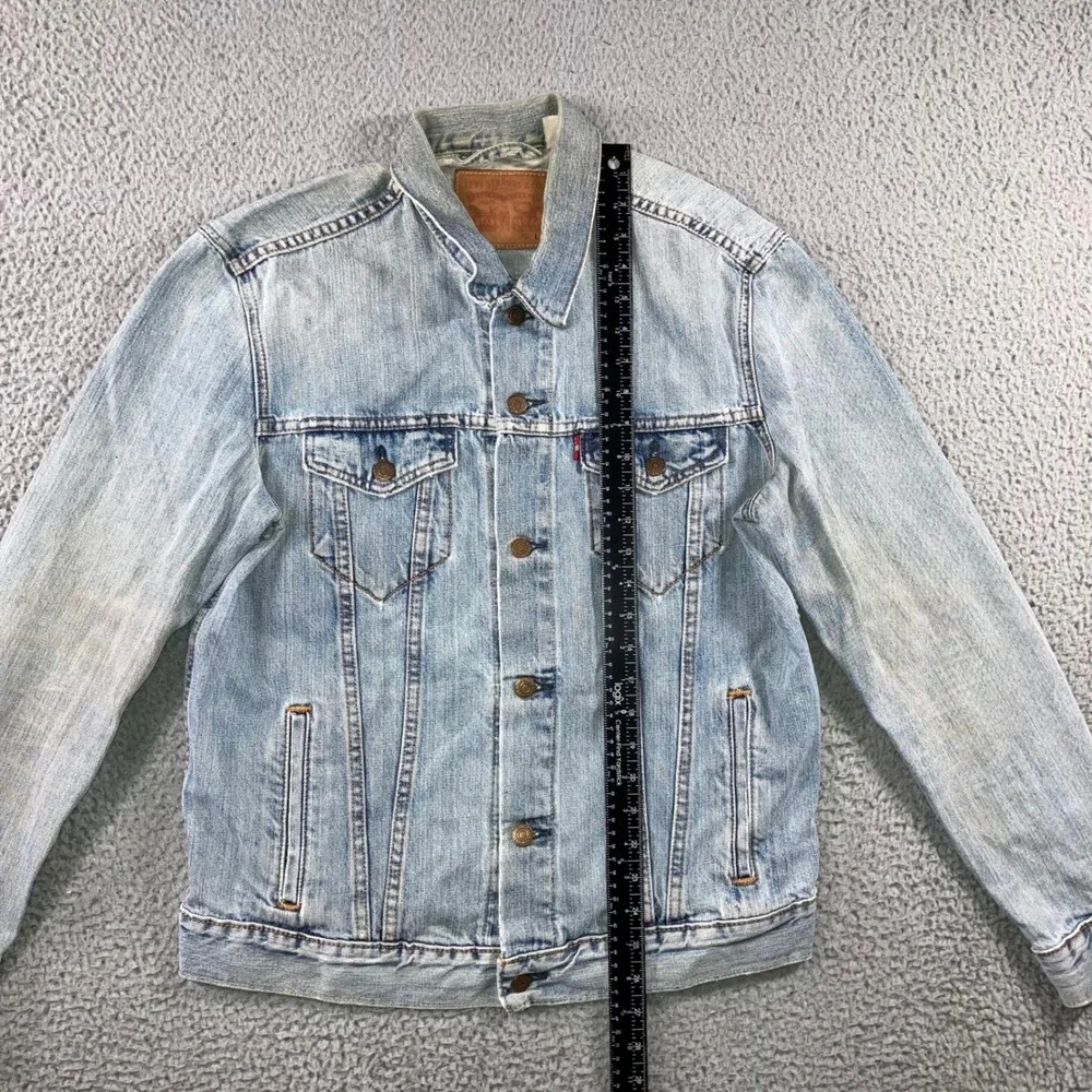 Levi's Denim Trucker Jacket Men Large Light Wash Blue Faded Western Classic - Picture 5 of 12